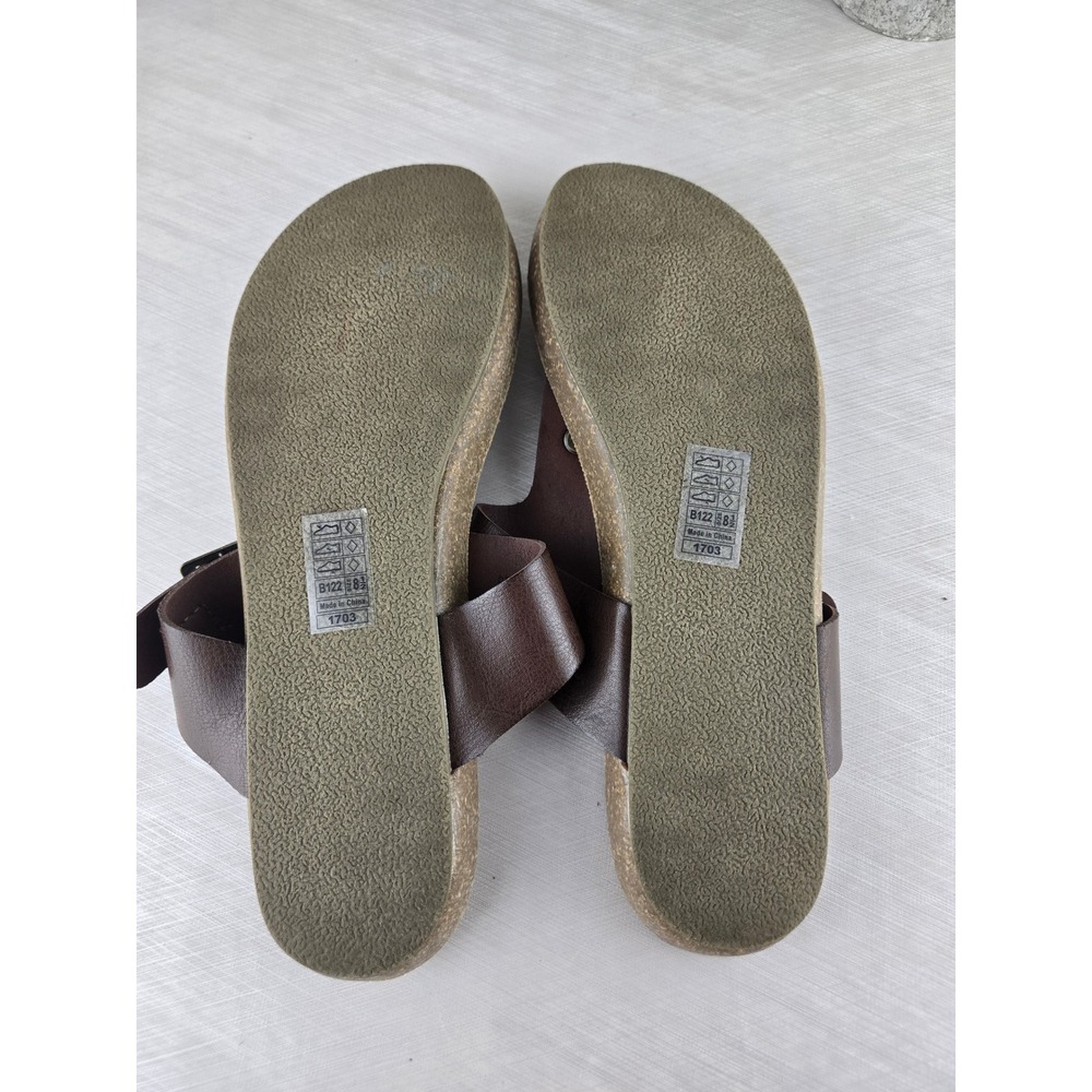 Blowfish Malibu Women Brown T-Strap Thong Sandals Buckle Flat Size 8.5 B122-8.5 - Picture 7 of 7
